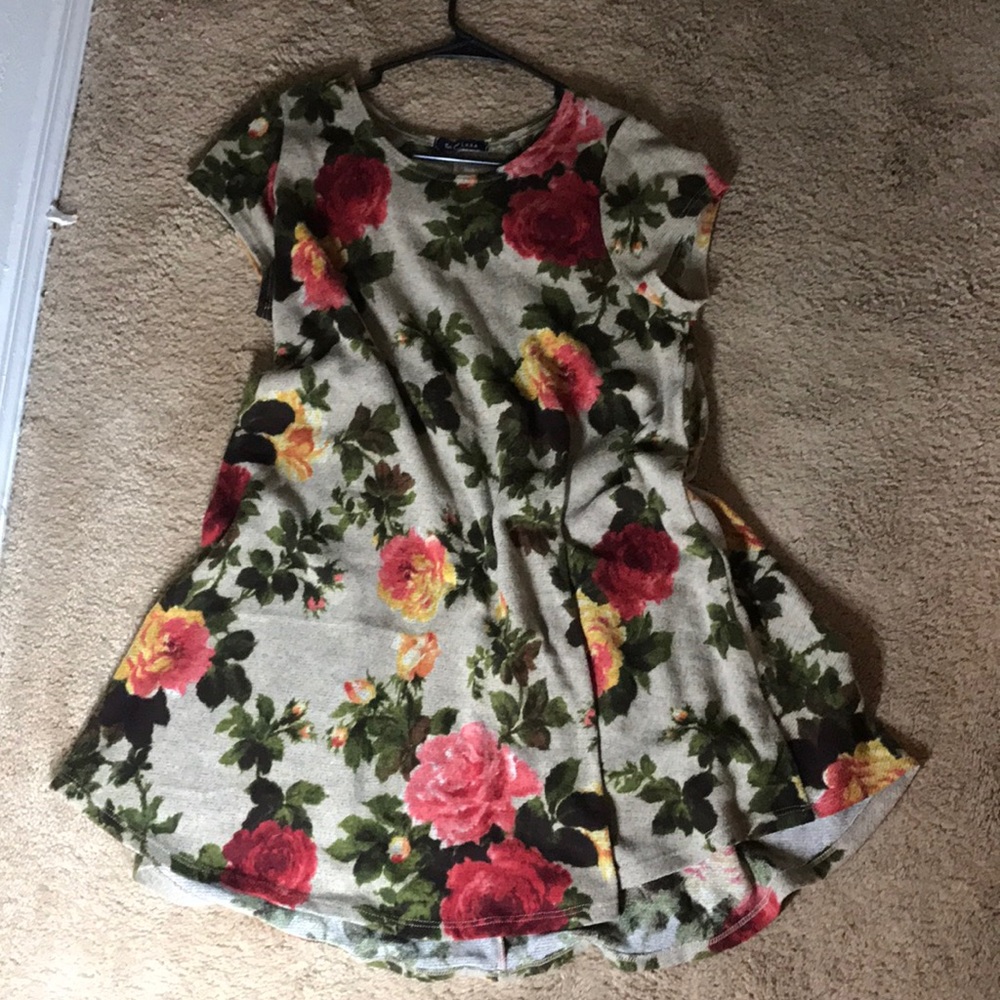 BEAUTIFUL floral dress.